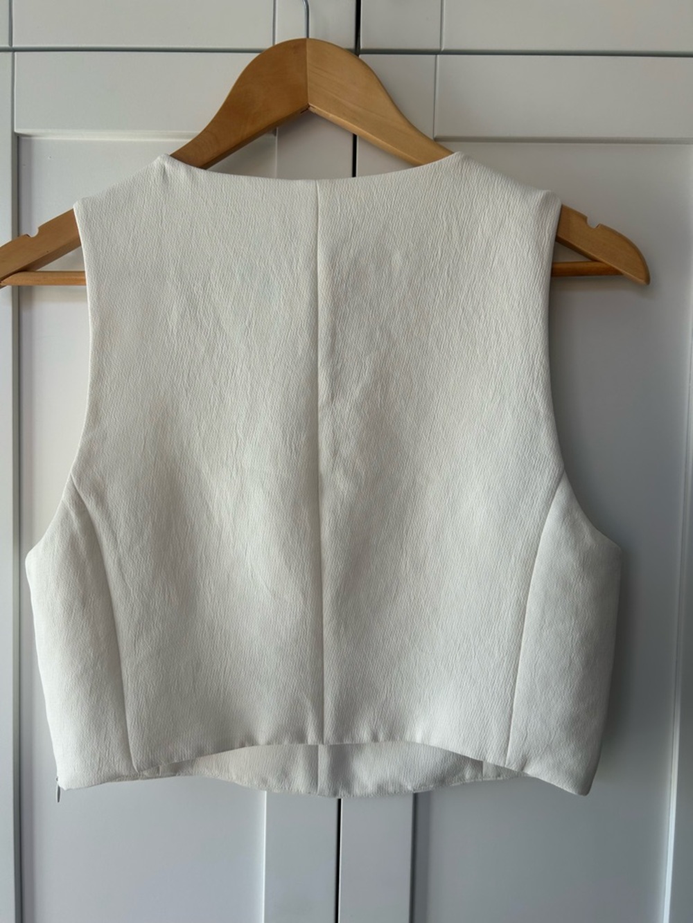 Aritzia Dauphine Top Cropped V-Neck Off White - Picture 4 of 6